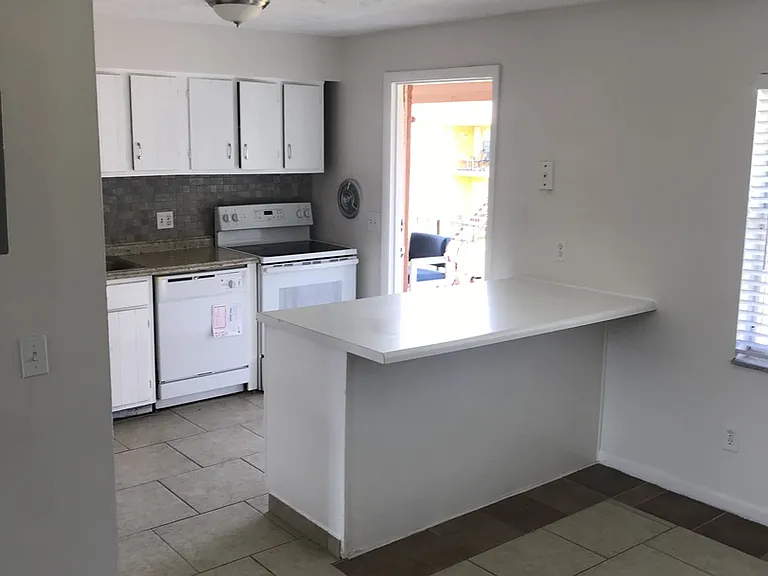 1667 W Oak Ridge Rd #D — Photo 8