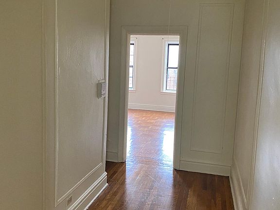 5th image of 3444 Knox Pl APT 63