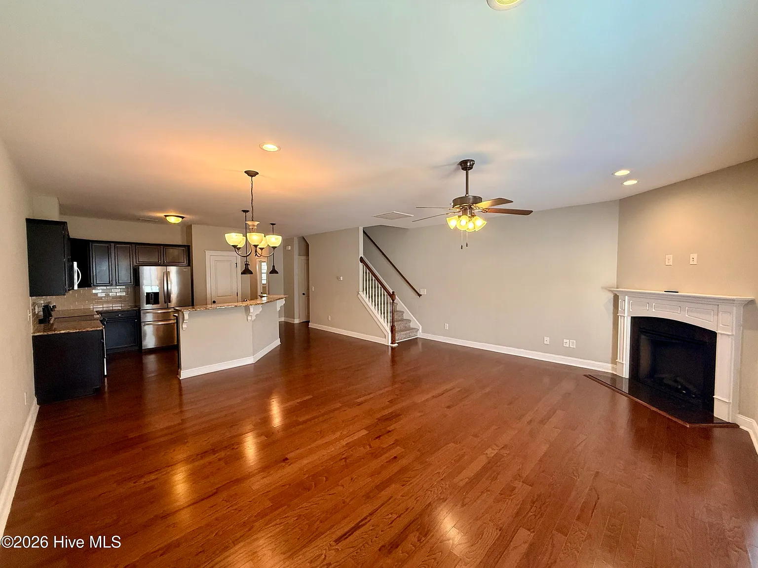 3 bed, 2.5 bath, 1870 sqft, $1,800 — Photo 4