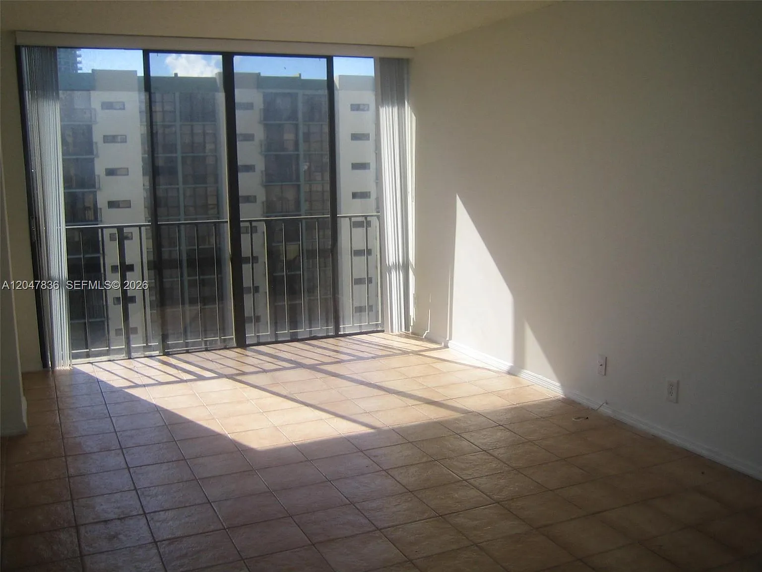 Plaza Of Americas Condo — Photo 4