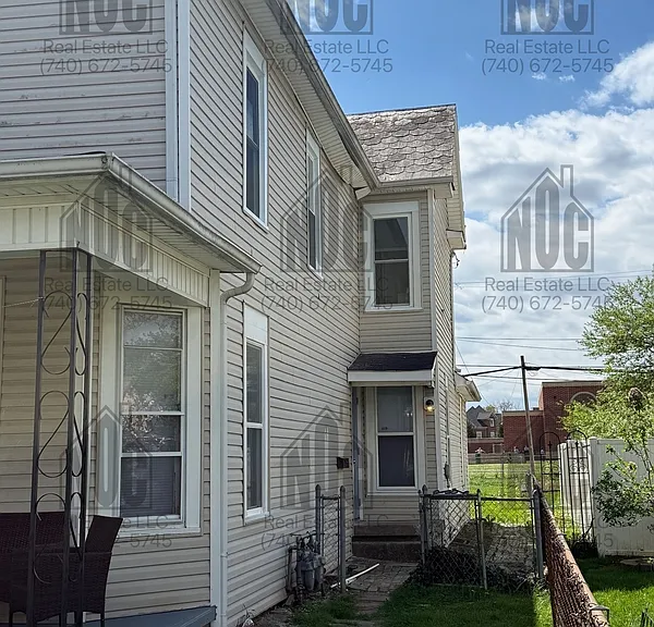 160 1/2 Lake St — Photo 1