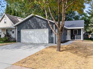 142 W 24th Ave, Oshkosh, WI 54902