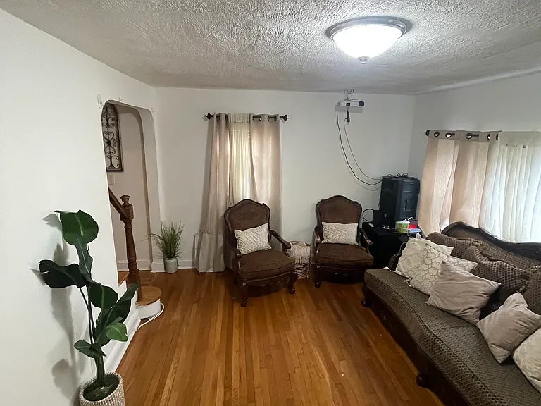 2370 Whittier St — Photo 4