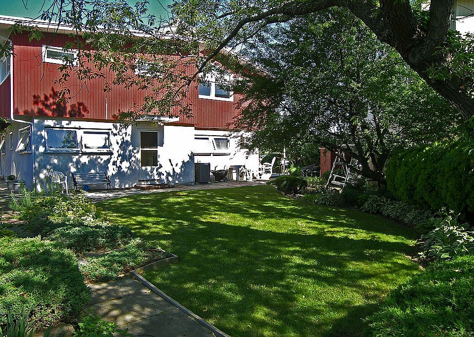 1st image of 13 Washington Pl #2