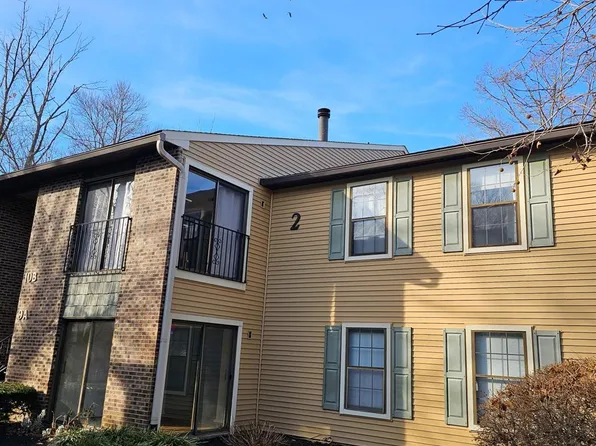 9 W Bluebell Ln, Mount Laurel, NJ 08054