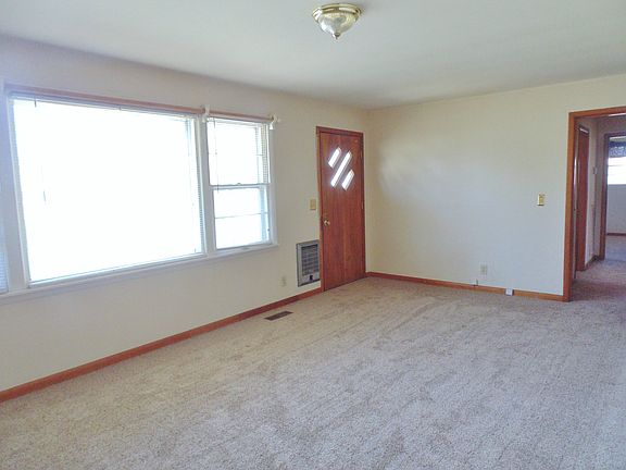 3rd image of 129 Burrum Dr