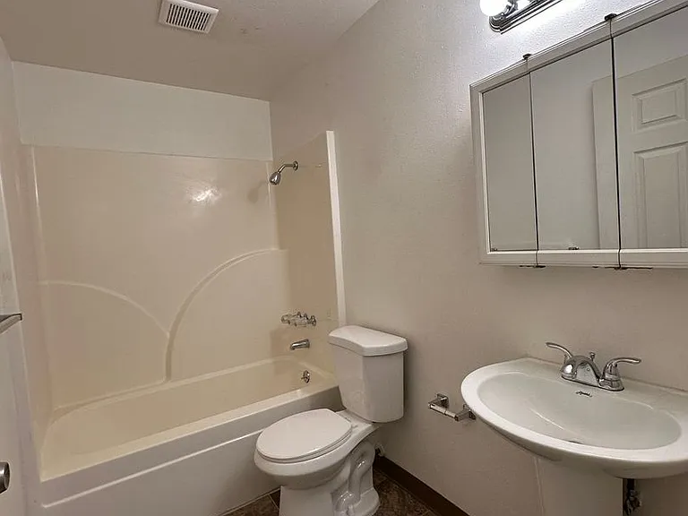 452-Trinity Apartments — Photo 17