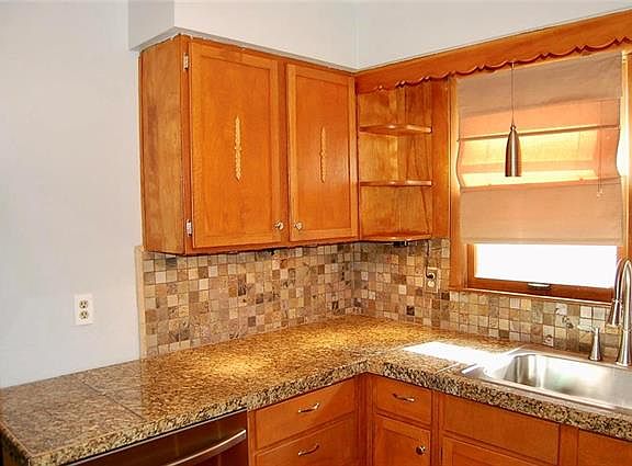3rd image of 7607 W 66th St