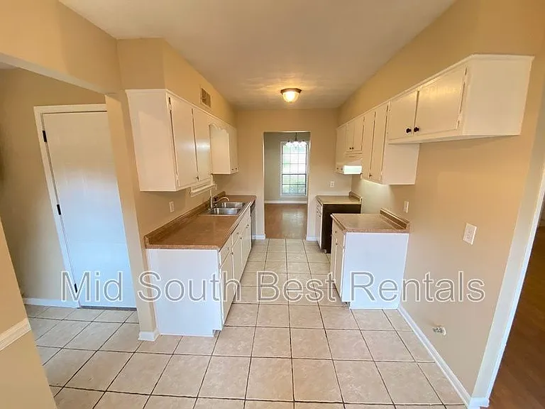 7170 Lamesa Ln — Photo 4