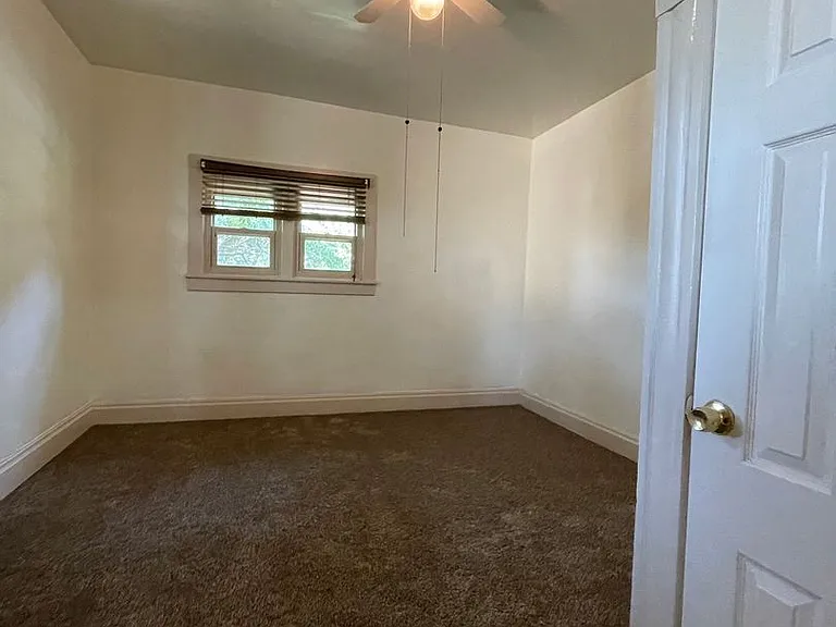207 Midway Ave — Photo 13