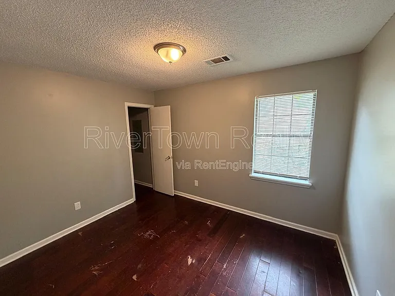 1375 Adelaide St — Photo 11