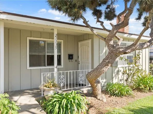21135 Freeport Ln, Huntington Beach, CA 92646