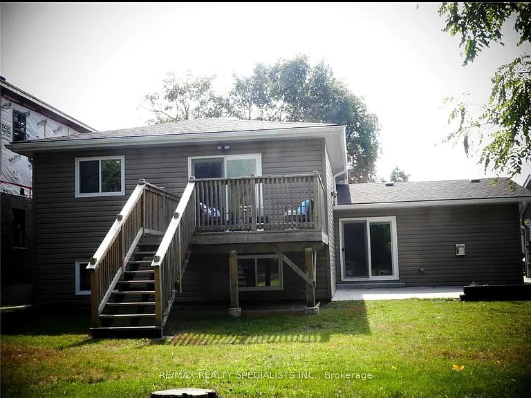 304 Edgehill Dr N — Photo 16