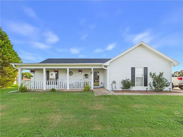 28 Fallowfield Dr, Fort Mitchell, AL 36856