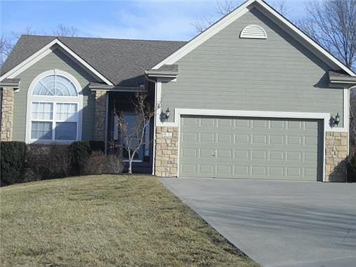 1st image of 412 NW Fox Hollow Ln