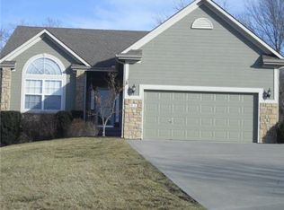 412 NW Fox Hollow Ln, Blue Springs, MO 64015