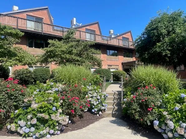 267 Locust St APT 1F, Northampton, MA 01062