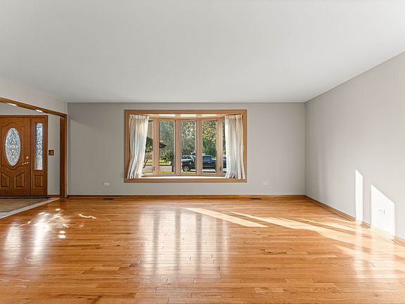 4th image of 10241 Royal Ct