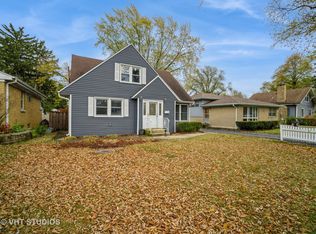 211 N Main St, Mount Prospect, IL 60056