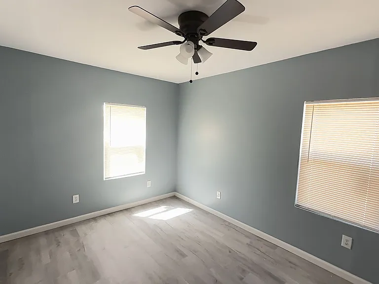 714 McArthur Dr — Photo 1