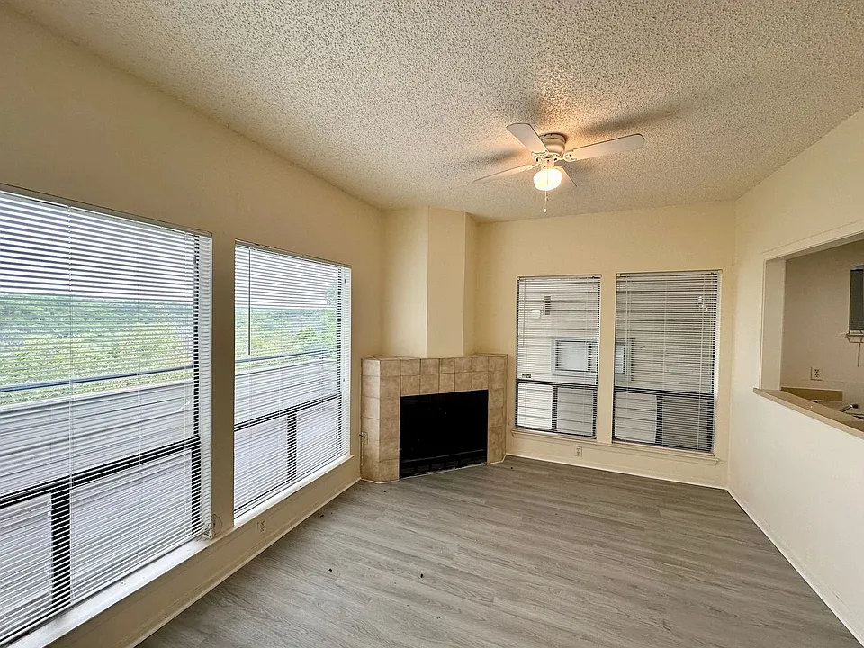 2612 San Pedro St #104-105