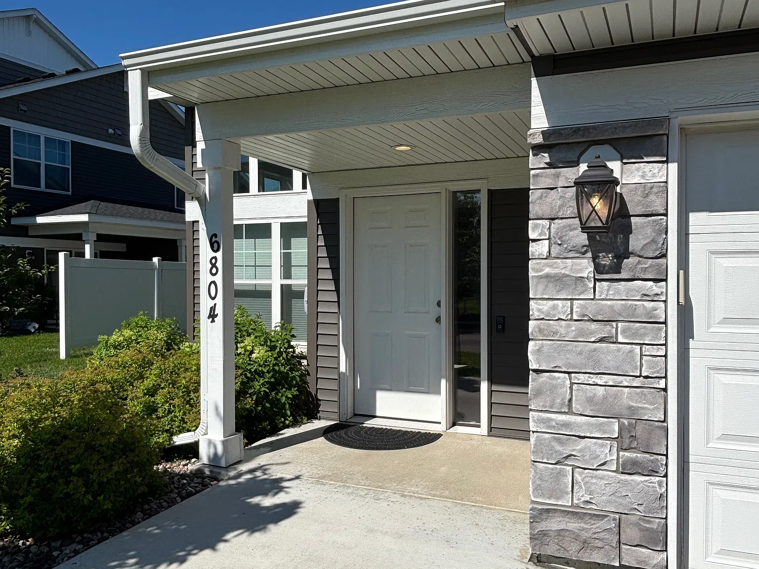 3 bed, 1729 sqft, $2,650 — Photo 2