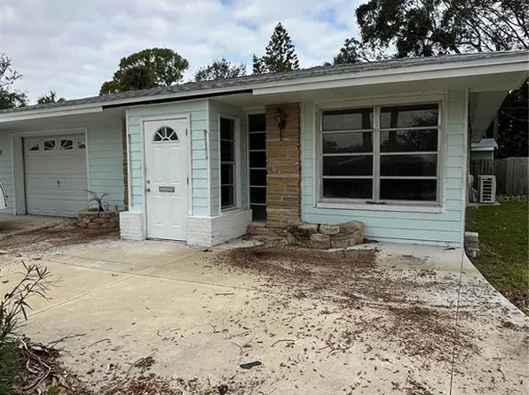 1879 New Hampshire Ave NE, Saint Petersburg, FL 33703
