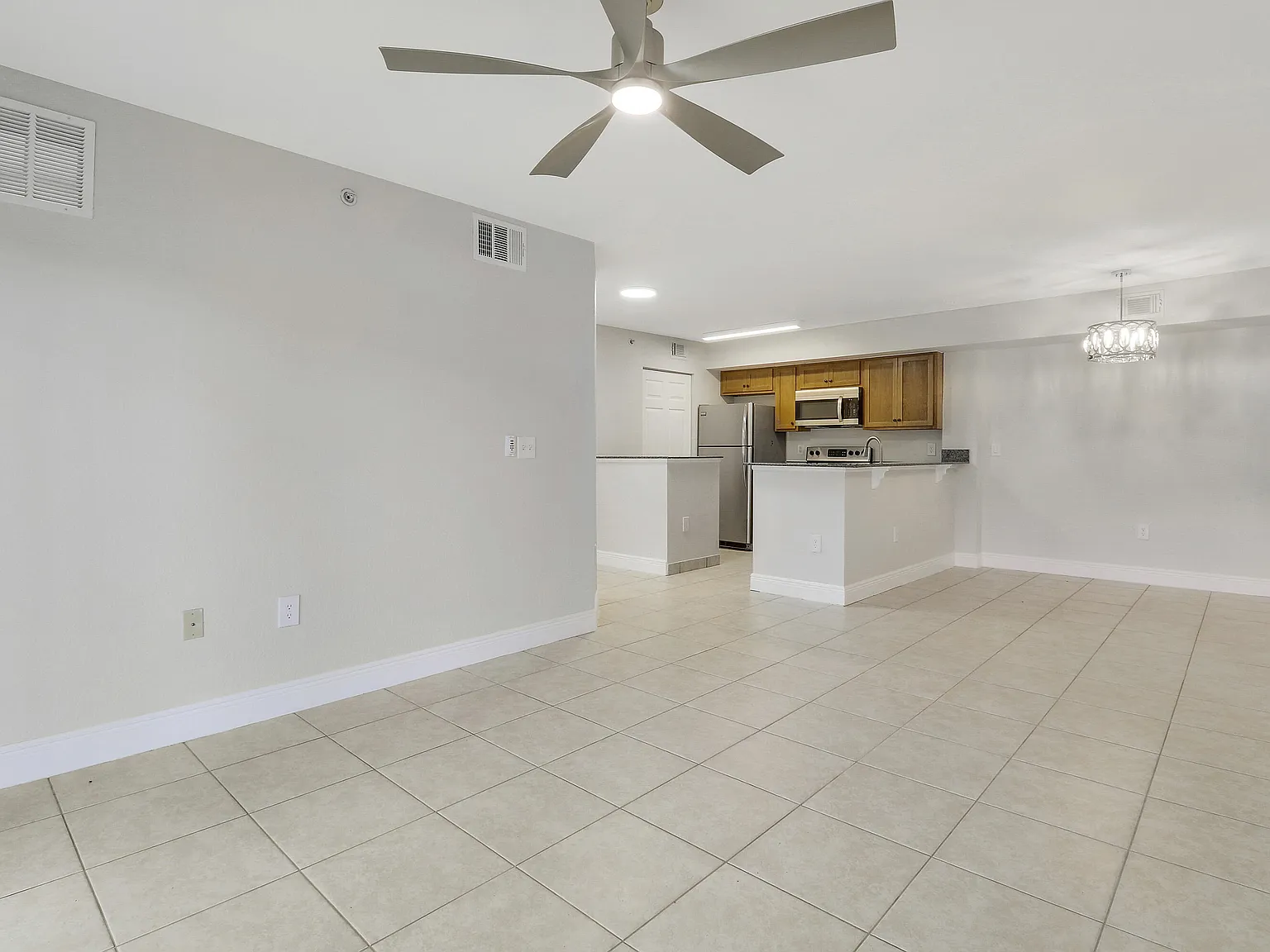 2 bed, 2.0 bath, 1033 sqft, $1,795 — Photo 3