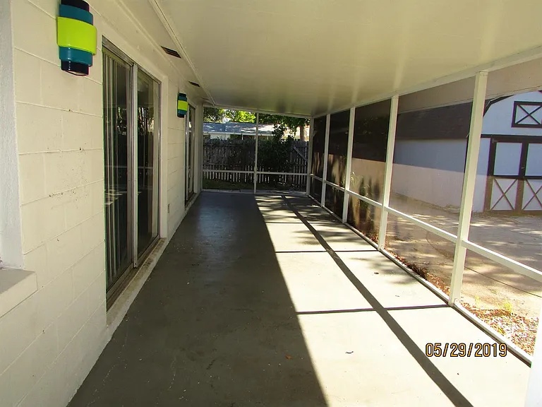 9926 Rainbow Ln — Photo 3