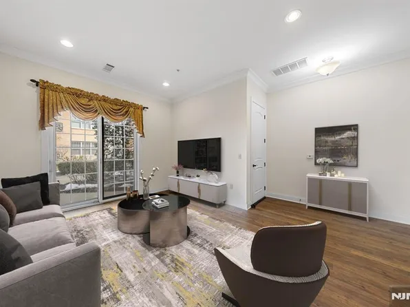 2116 The Plz #2116, Tenafly, NJ 07670