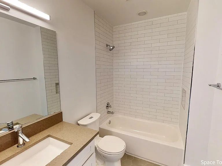 917 Sheridan St NW #202 — Photo 2