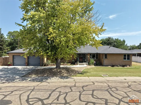 1006 Theron Pl, Garden City, KS 67846