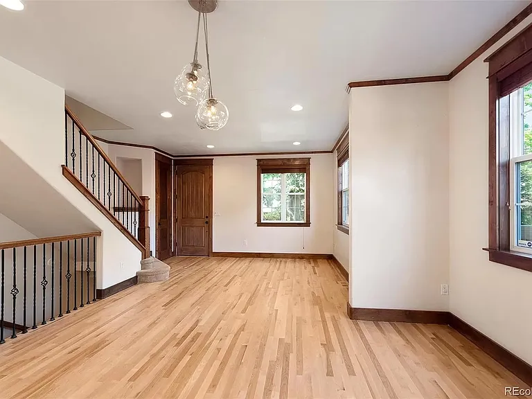 884 S Emerson St — Photo 4