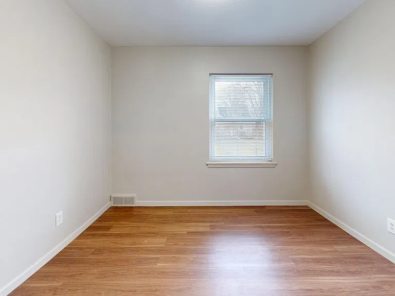 24622 Cloverlawn St — Photo 3