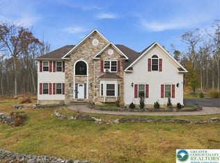 135 Spruce Run Dr, Dingmans Ferry, PA
