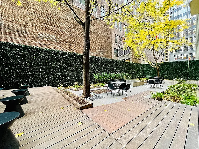 234 E 46th St #605 — Photo 20