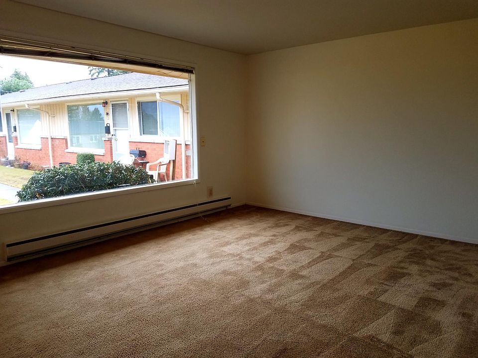 Large and spacious living room.