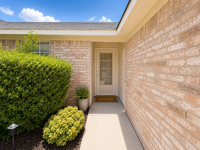 203 Kenosha Ln — Photo 2