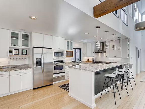 4th image of 434 Ensign Dr #2