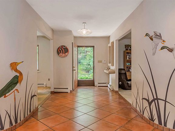 2nd image of 36 Hunting Hill Dr