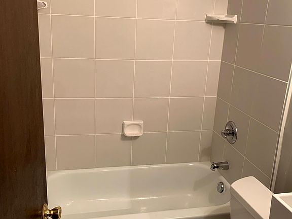 5th image of 2745 Observatory Ave #13
