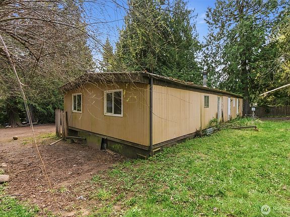 3rd image of 180 E Hillcrest Drive