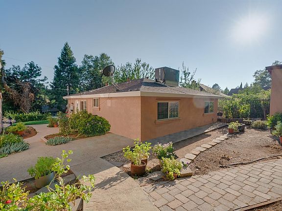 4th image of 3973 Roosevelt Ave