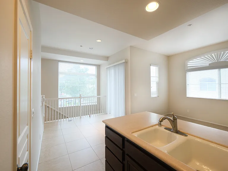 415 Almond Rd — Photo 6
