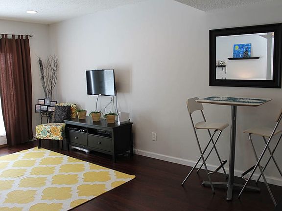 4th image of 6521 Deane Hill Dr APT 3