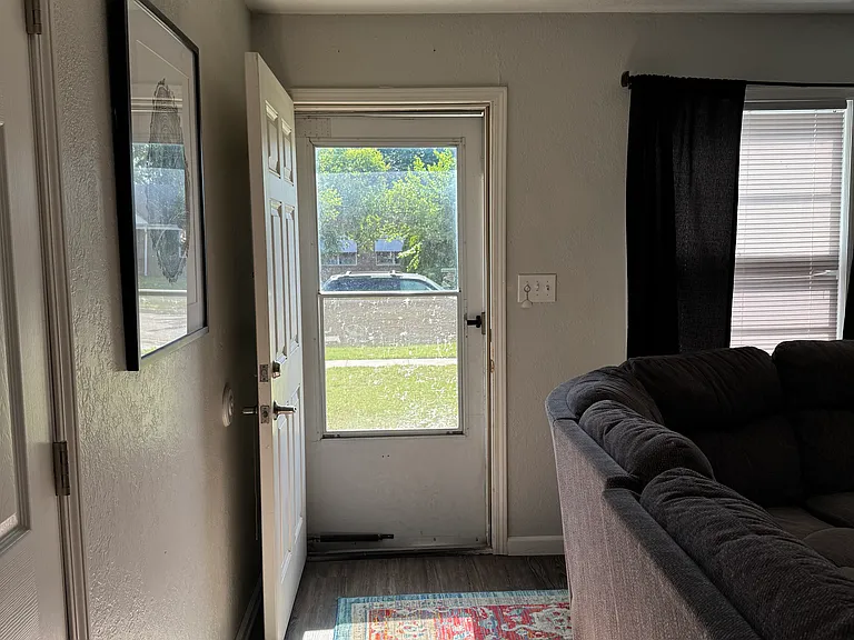 1712 N Belmont Ave — Photo 12
