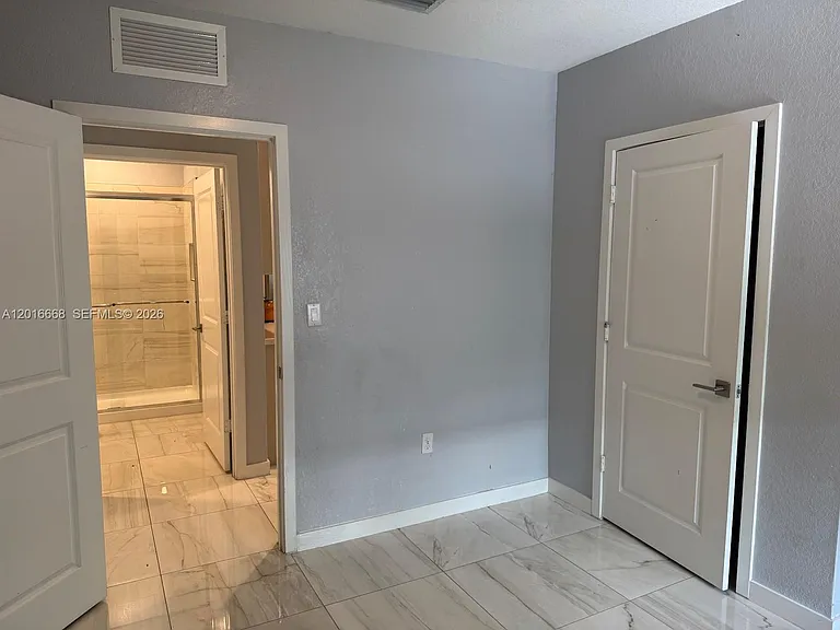 462 NE 6th Pl — Photo 11