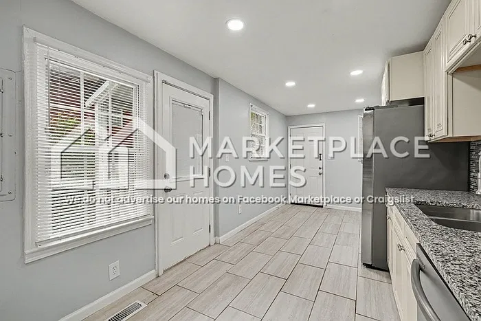 2 bed, 1.0 bath, 1271 sqft, $1,325 — Photo 4
