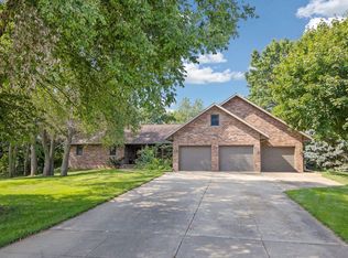 1042 Windsong Ln, Onalaska, WI 54650