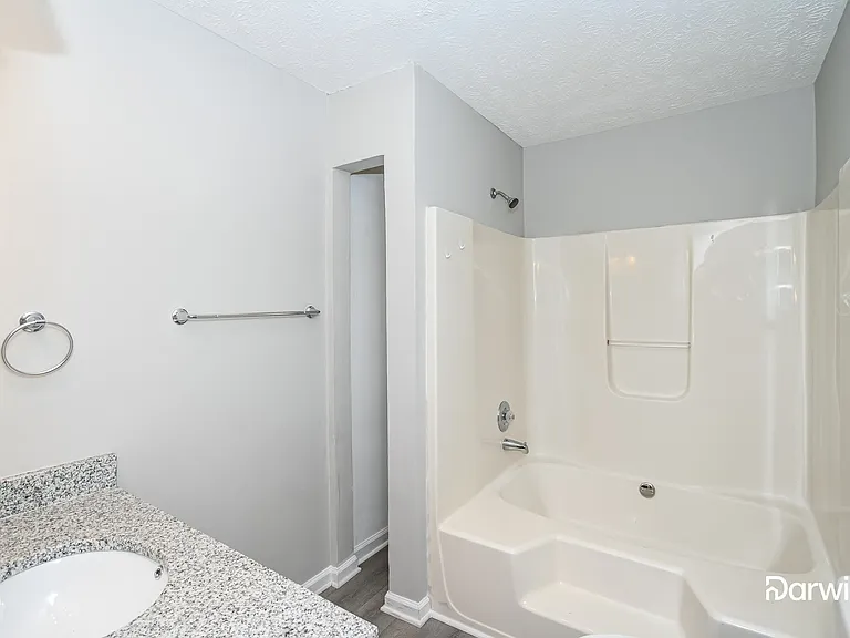 40 Silverthorne Dr — Photo 14